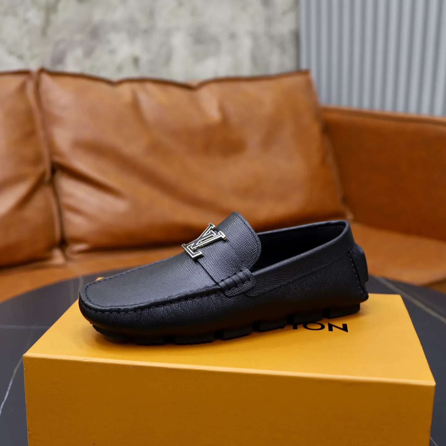 Ex-factory price: 480💰【LV】Louis Vuitton ⚠️High-end men’s driving and pedal series ⚠️38-44 (customized for 45) ⚠️All original cowhide leather! Thick and soft! Made entirely of calfskin lining! Rubber sheet anti-slip beanie sole! Three-dimensional package technology! Fashionable and classic! Handicrafts! Original high quality! Feel free to compare!